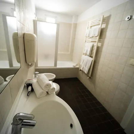 特瑞埃斯特酒店 里米尼