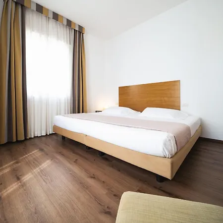 Trieste 4* ريميني