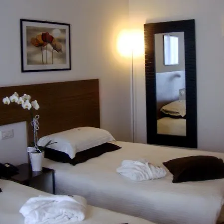 特瑞埃斯特酒店 里米尼