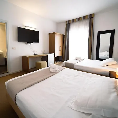 Отель Trieste Римини