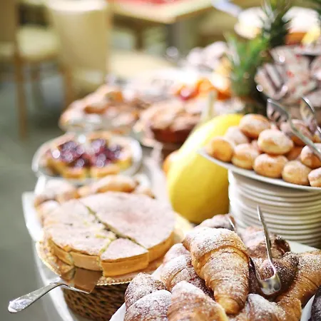 Отель Trieste 4*