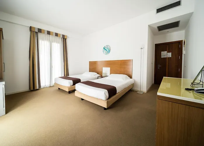 特瑞埃斯特酒店 里米尼