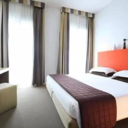 Ξενοδοχείο Trieste 4*