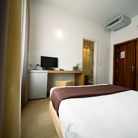 Ξενοδοχείο Trieste 4*