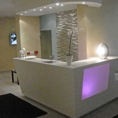 特瑞埃斯特酒店 4* 里米尼