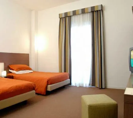 特瑞埃斯特酒店 里米尼